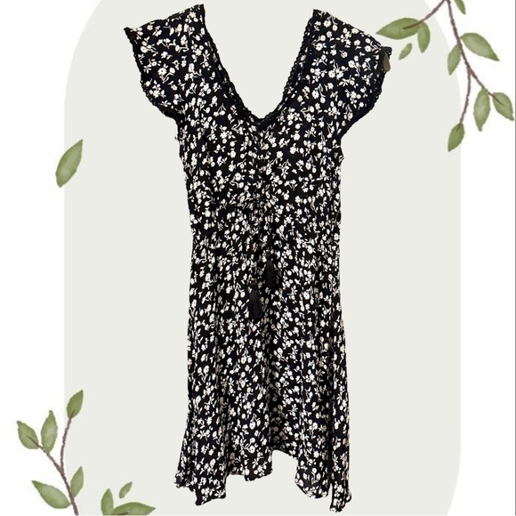 Angie Black / White Floral Flutter Sleeve V-Neck Tassel Tie Mini Sundress- Small - Picture 1 of 7